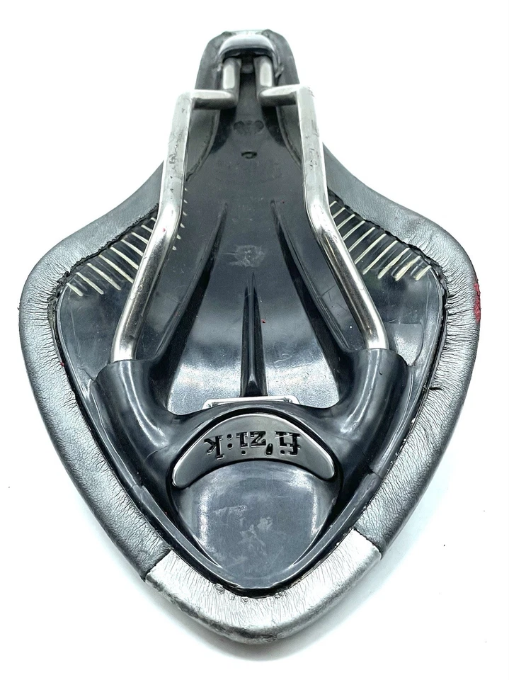 Selim Fizik Arione Titanio Wing Flex com trilho de titânio feito à mão na Itália - Imagem 3 de 4