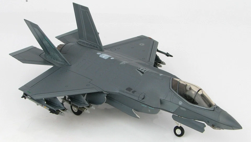 Hobby Master 1:72 F-35A II JSF Aeronautica Militare Italiana XIII Gruppo HA4415 - Image 3 of 4