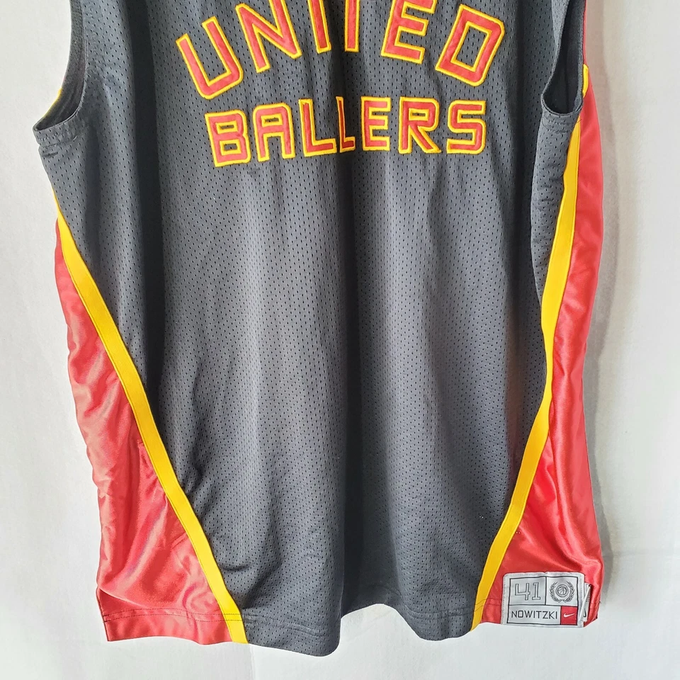 Camiseta retro vintage Nike DIRK NOWITZKI United Ballers 2XL SUCIA NBA  Foto 2 de 4