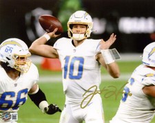 JUSTIN HERBERT SIGNED AUTOGRAPHED 8x10 PHOTO LOS ANGELES CHARGERS BECKETT BAS