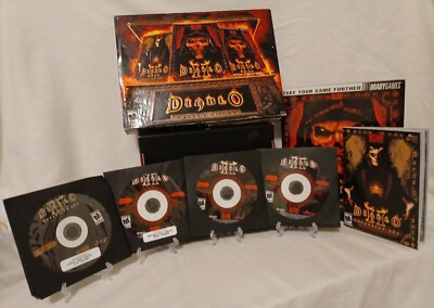 DIABLO 2 + EXPANSION SET PC GAME  BATTLE CHEST GAME RELEASE DATE 2001  3 BOOKS