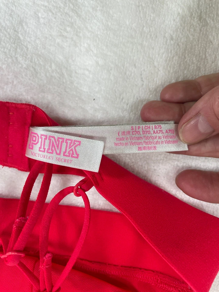 Sujetador triangular de encaje rojo seda rosa VS Foto 4 de 4