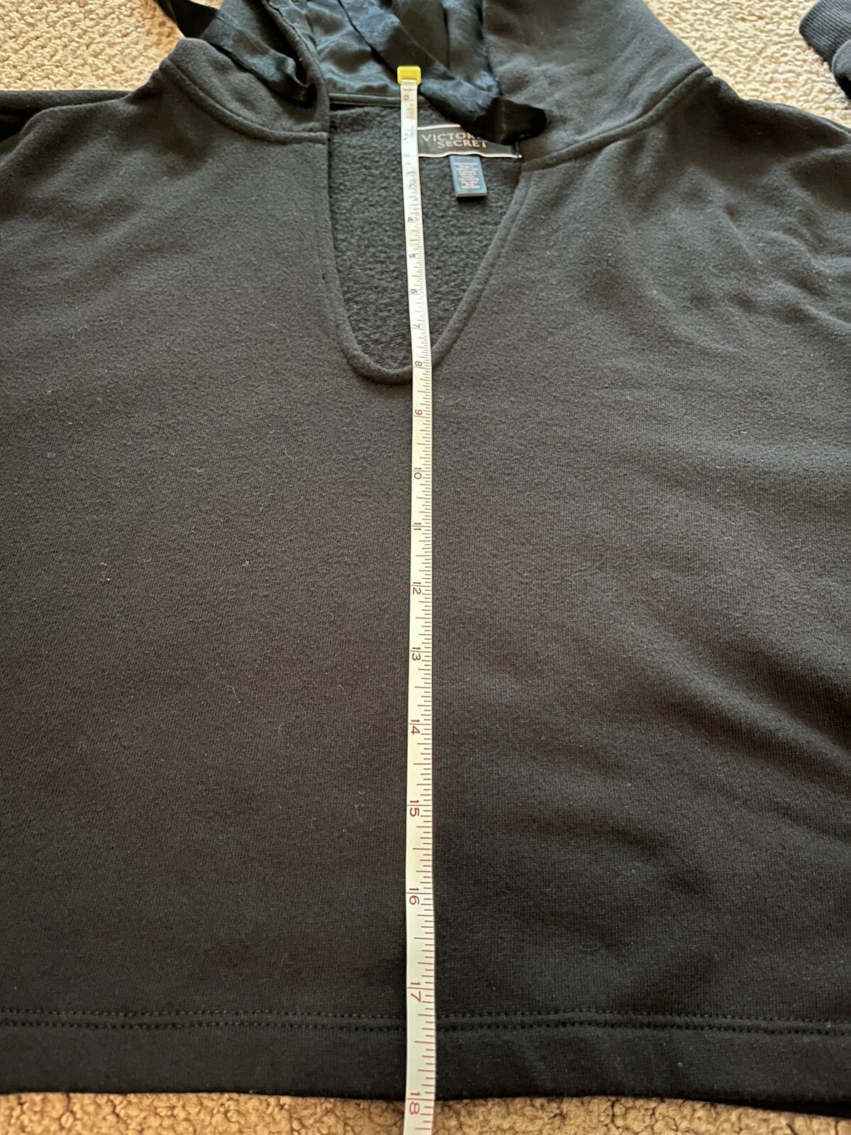 UNDERCOVER Felpa con cappuccio Victoria Secret oversize tagliata in pile nero seta e logo XS