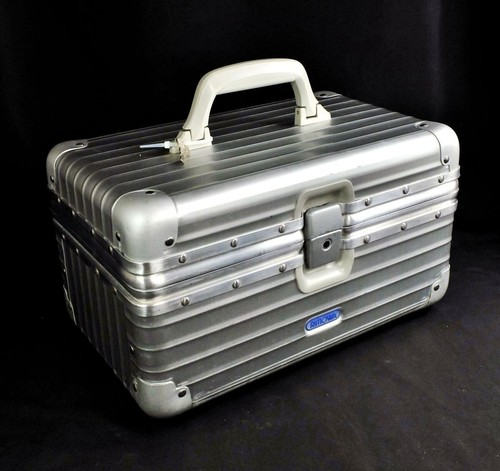 Rimowa Opal 17L Silver Beauty Case 946.38 , 23x38x20 cm - Picture 5 of 10