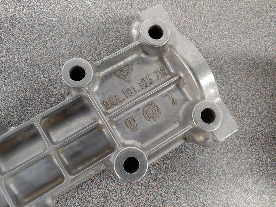 MUY BONITO USADO ORIGINAL PORSCHE 944 ALUMINIO BALANCE EJE CUBIERTA 9441011057R Foto 2 de 4