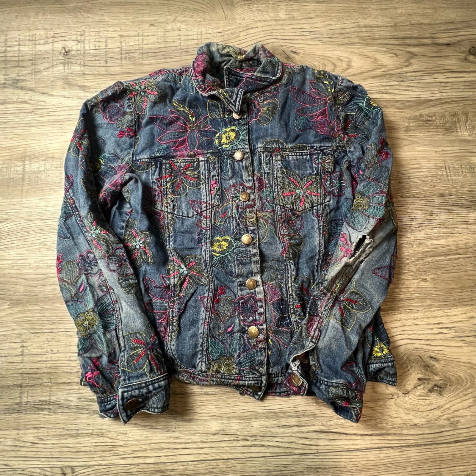 Unbranded Denim Jacket Womens M Blue Floral Embroidered Boho Distressed Trucker
