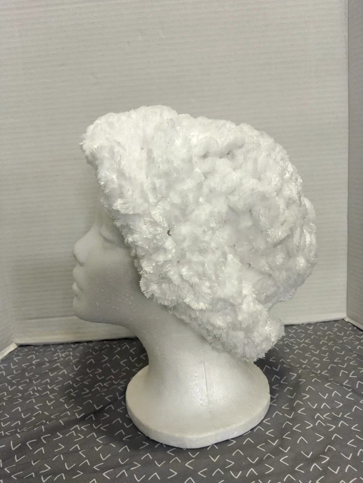 Gorro hecho a mano ganchillo suave terciopelo hilo blanco talla única Foto 2 de 4