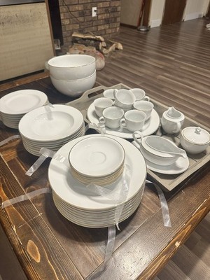 CHRISTOPHER STUART AMBASSADOR WHITE GOLD TRIM FINE CHINA 47 PC DINNER SET 