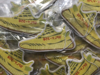Adidas YZY V2 Frozen Yellow Sneaker Auto Lufterfrischer