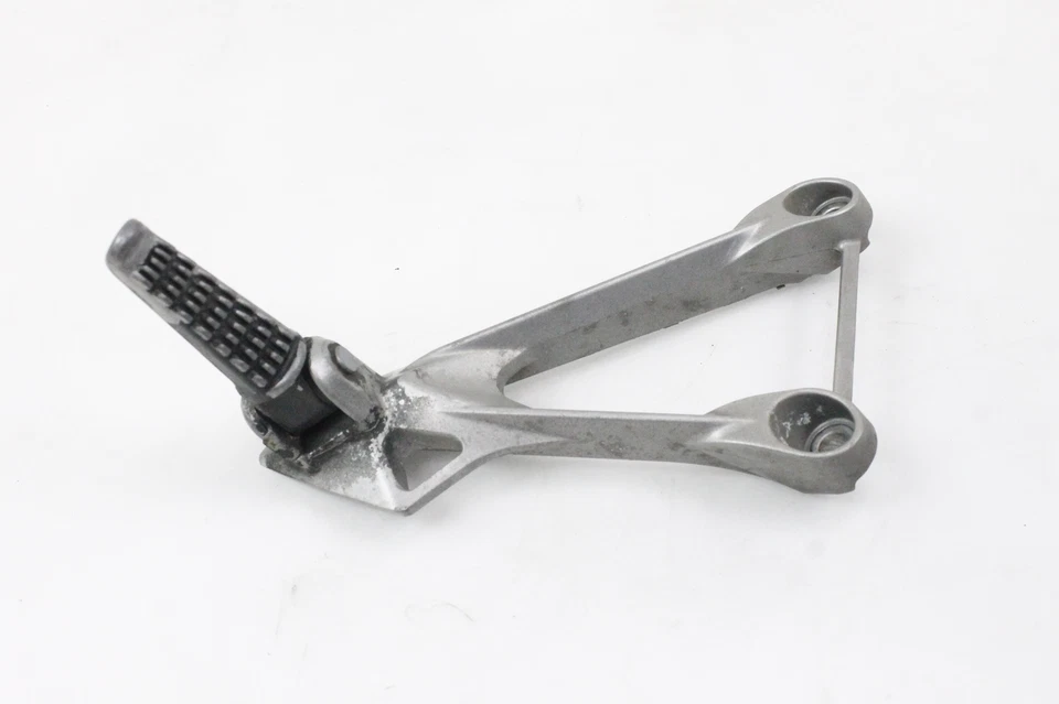 05-06 KAWASAKI NINJA ZX6R CLAVIJA TRASERA IZQUIERDA PASAJERO CLAVIJA Foto 2 de 4