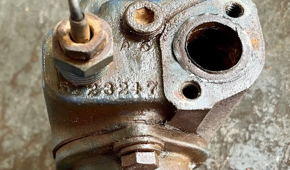 Carcasa termostato serie Detroit 53 5123247 con codo de bomba de agua 5125451  Foto 4 de 4