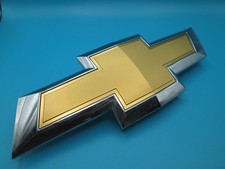 Oem 2018 - 2024 Chevrolet Traverse Front Emblem Badge Grille Gold Logo 23165730 Oem 2018 - 2024 Chevrolet Traverse Front Emblem Badge Grille Gold Logo 23165730