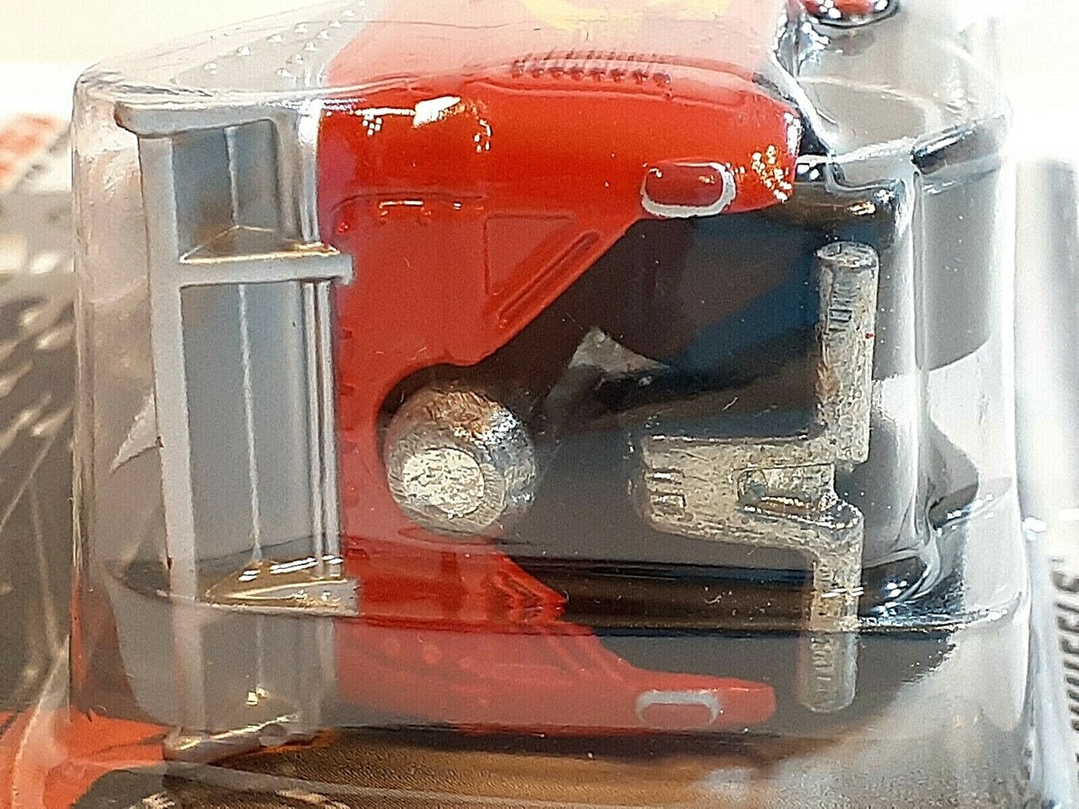 Hot Wheels PENSKE AUTO CENTER VW BUS RED / NOS / NEW / VVHTF 