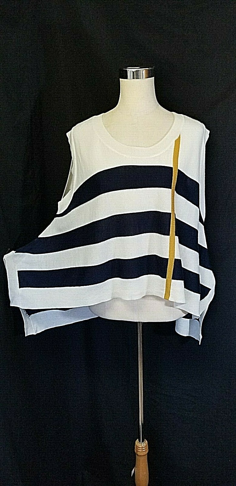 NWOT CUT25 SIZE S-L IVORY & BLUE WOOL BLEND OVERSIZED SLEEVELESS LAGENLOOK TOP