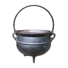 Antique 3 Leg Cast Iron Bean Pot Gypsy Kettle Cowboy Cauldron Unmarked 5.5 Inch