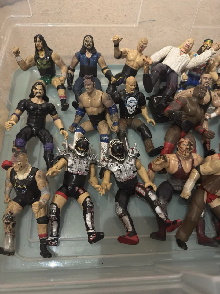 Фигурки рестлеров Jakks Titan WWF WWE лот товаров 25-90-е очень б/у в плохих условиях - Изображение 3 из 3