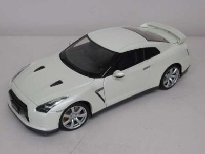 Autoart Nissan Gt-R R35 1/18 Scale Car | eBay