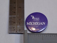 Yes Michigan Blue White State Outline Pin Vintage Old Metal Button Round Pinback