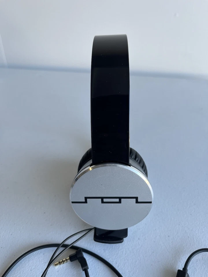 Auriculares internos SOL REPUBLIC Tracks HD V10 plateados negros Foto 4 de 4