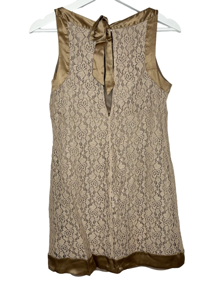 Vestido Alexia Admor Feminino S Bronzeado Bainha de Renda Sem Mangas Mini Coquetel - Imagem 2 de 4