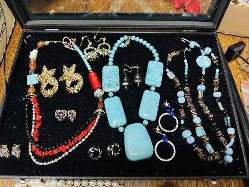 Vintage Lot Costume Jewelry Necklaces & Earrings