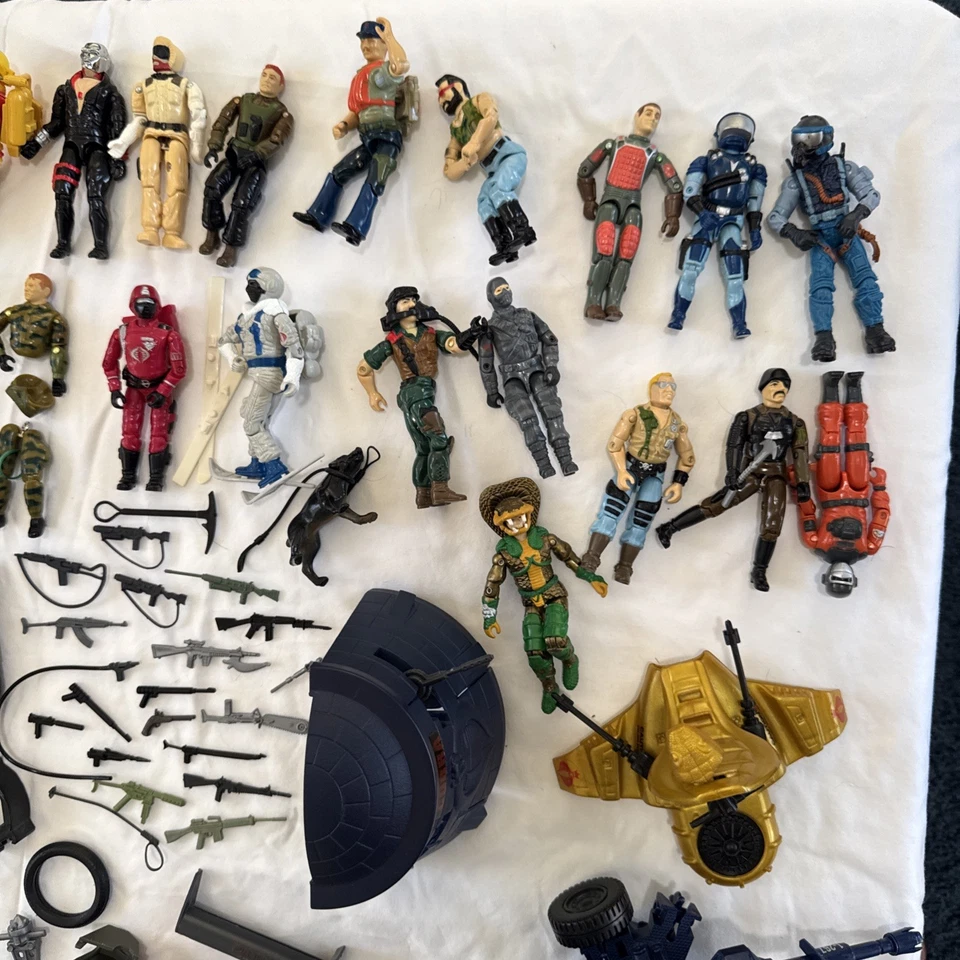 Massive Lot Of Vintage GI Joe Action Figures Weapons and Accessories Plus - Image 2 of 4