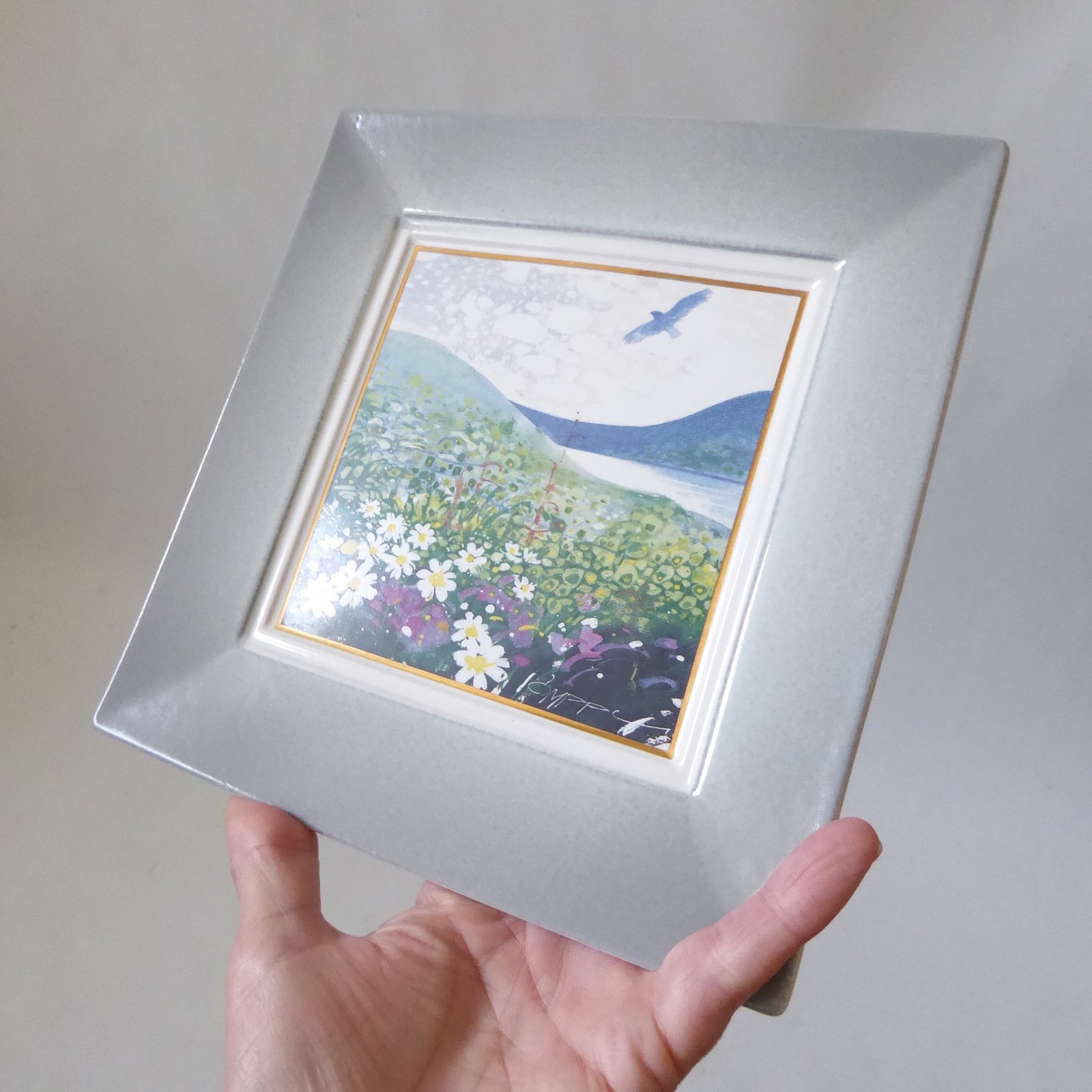 Kermansavi Finlandia, Placa colgante de pared de cerámica de primavera, Temporadas de Laponia, Omppu