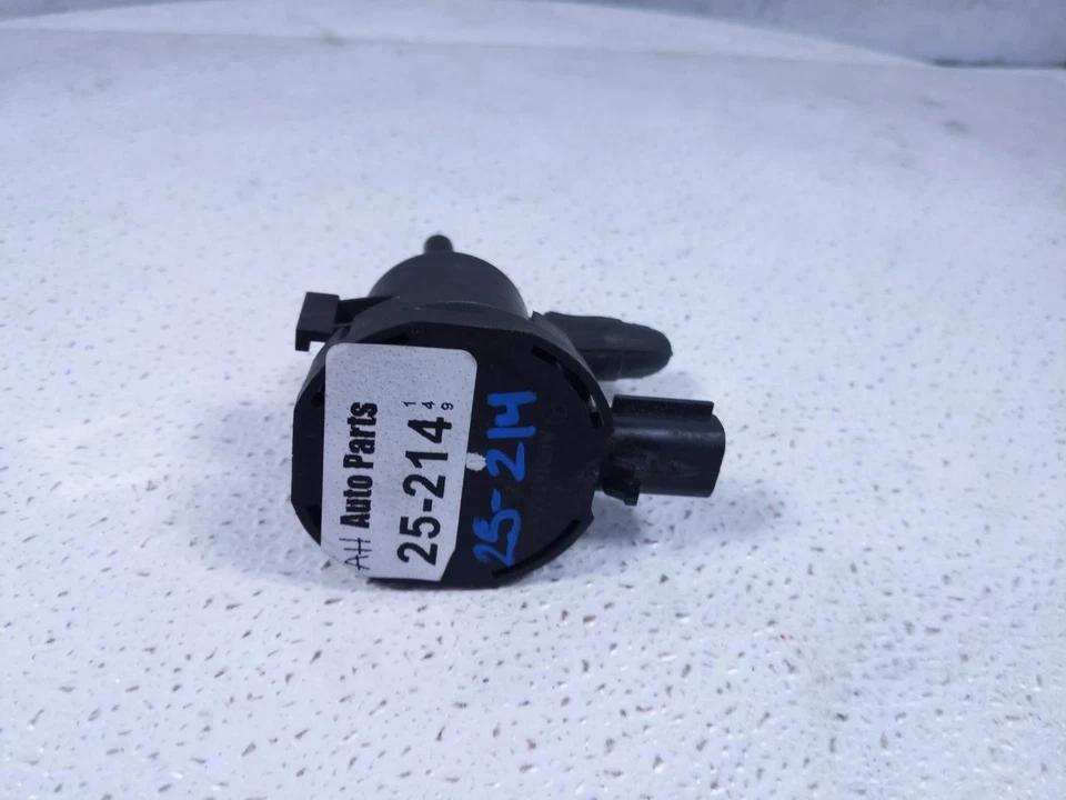 Electroválvula de purga de vapor Mercedes-Benz Metris Evap 2016-2023 000-476-06-00-64 Foto 3 de 4