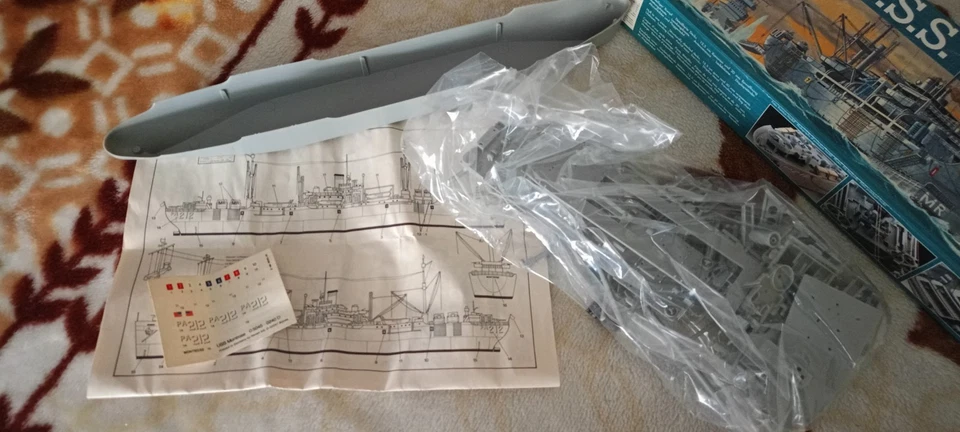 NAVE TRASPORTO TRUPPE DA SBARCO MONTROSE IN SCALA 1:400 REVELL - Immagine 2 di 2