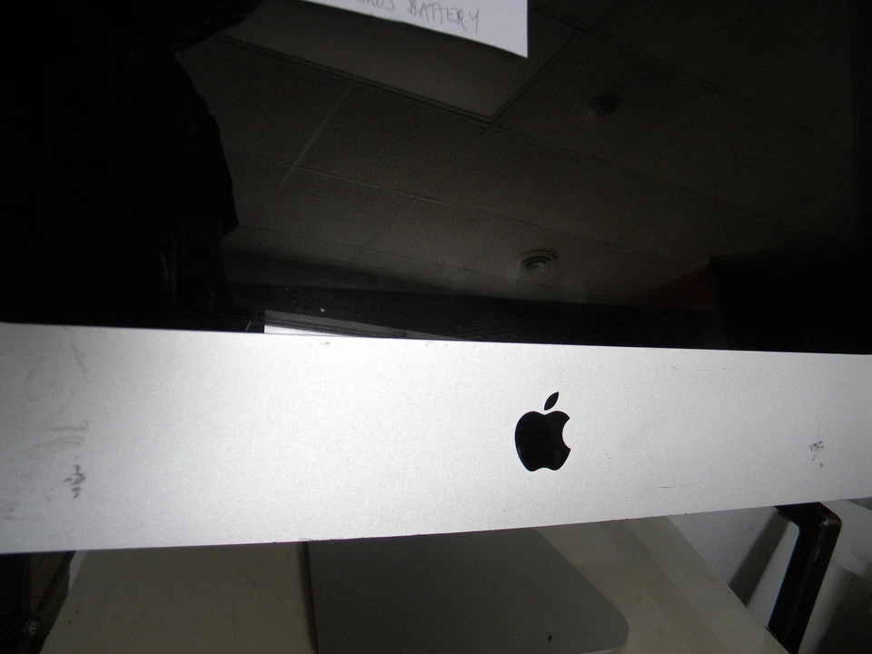 Lot of Two Apple iMac A1224-working but will need hard drives-see configurations - Image 2 of 4