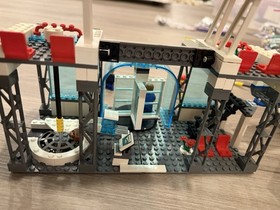 LEGO City: Airport 7894 (2006) Retired.