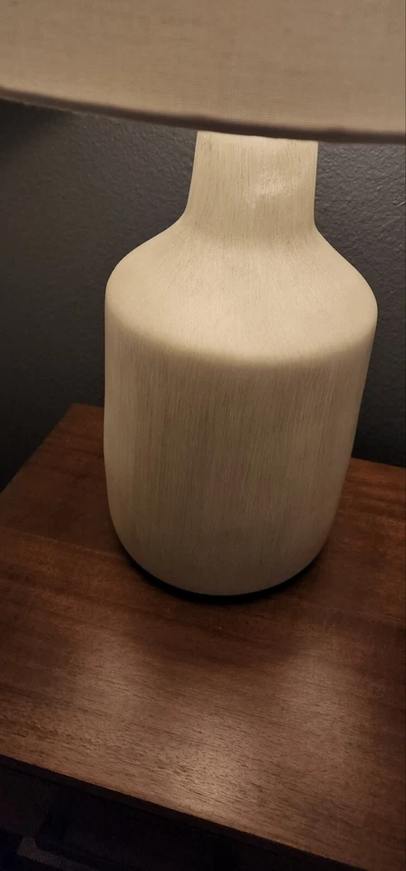 Abajur de mesa Surya Foreman 25 polegadas cinza claro com abajur de linho - FMN200-TBL - Imagem 3 de 4