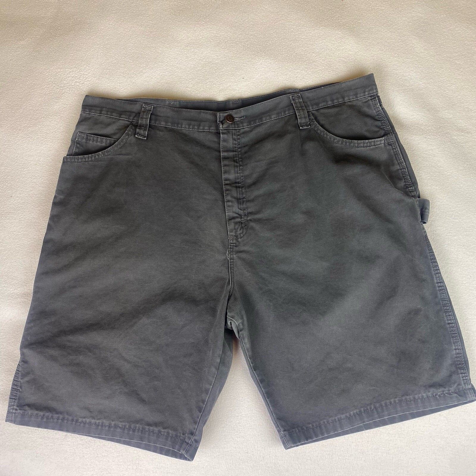 Wrangler Men’s Carpenter Shorts Gray Canvas Size 42 Waist, 10 Inch Inseam