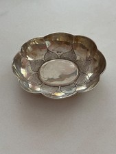 Kleine Silberschale mit dekorativen Muster , Silber 835 gestempelt