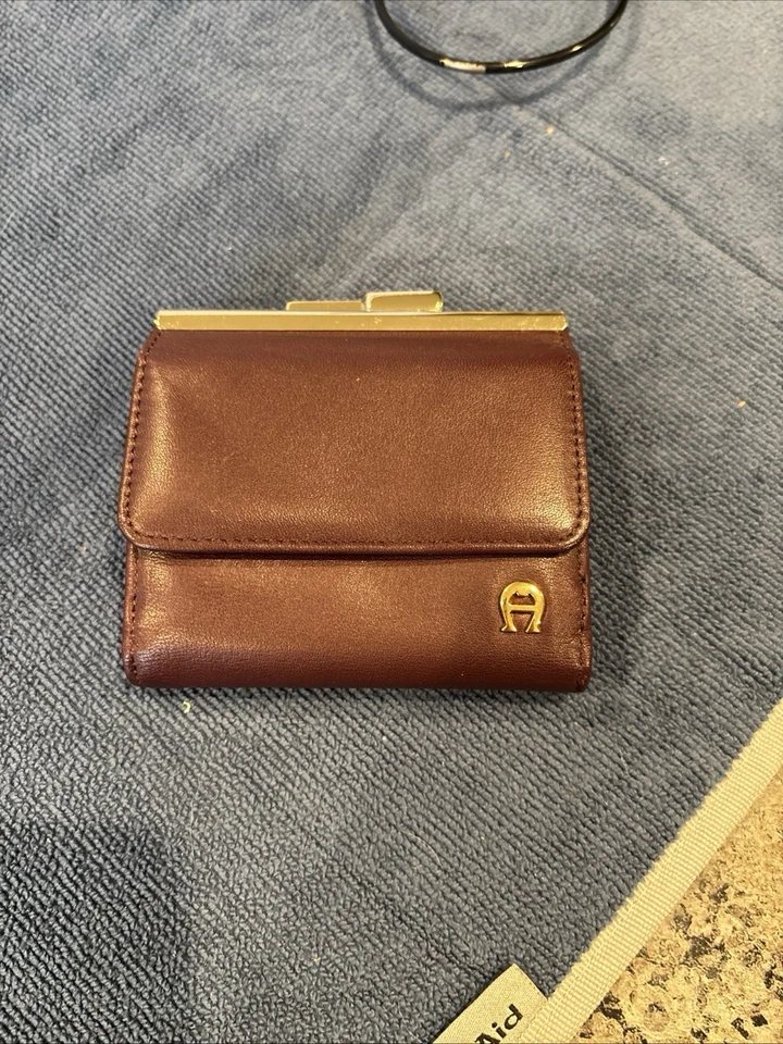 Винтажный Kisslock Etienne Aigner монета сумочки Oxblood/бордовый в хорошем состоянии - Изображение 2 из 4