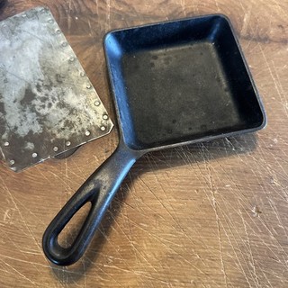 VINTAGE Griswold Cast Iron 4 1/2" Square Egg Skillet 129 SINCE 1865