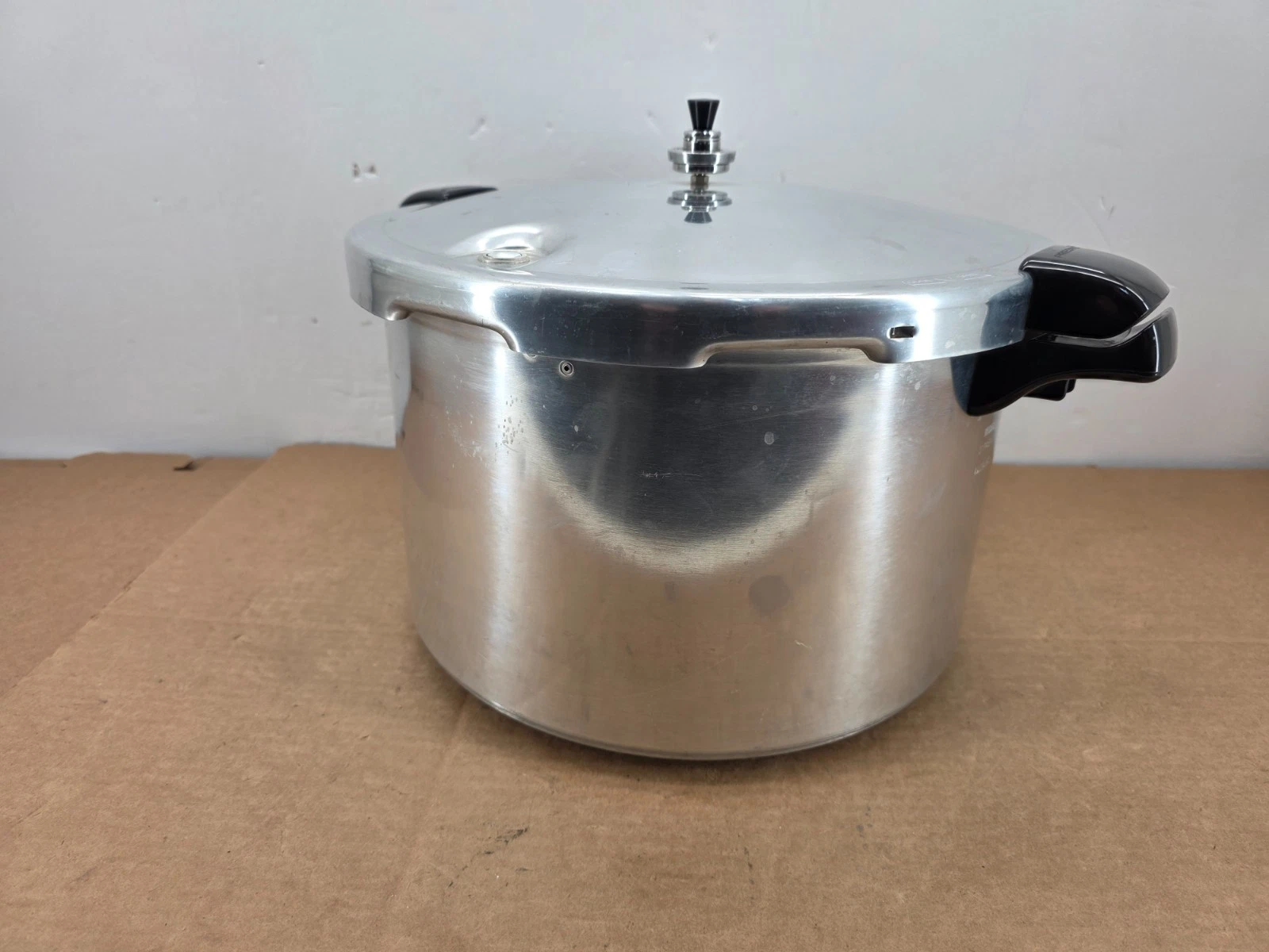 Presto 16 Qt Aluminum Pressure Cooker Canner 0174510 w Regulator and Trivet 409A