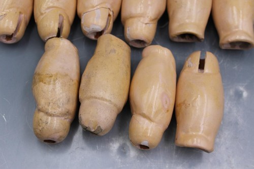 31 Pieces Antique Composition Doll Body Parts Torsos & Legs for Parts or Repairs - Picture 10 of 19