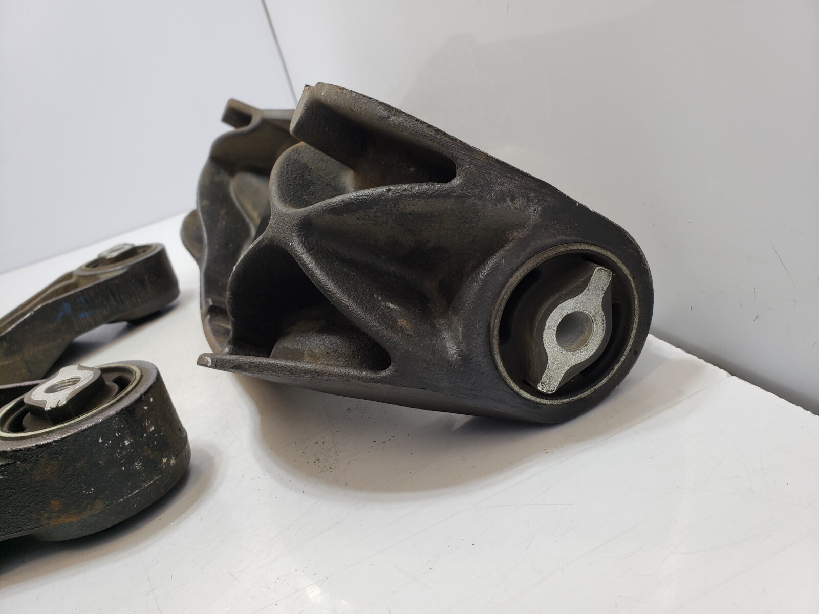 ✅ 04-11 OEM Maserati Quattroporte Rear Differential Support Mount Bracket SET