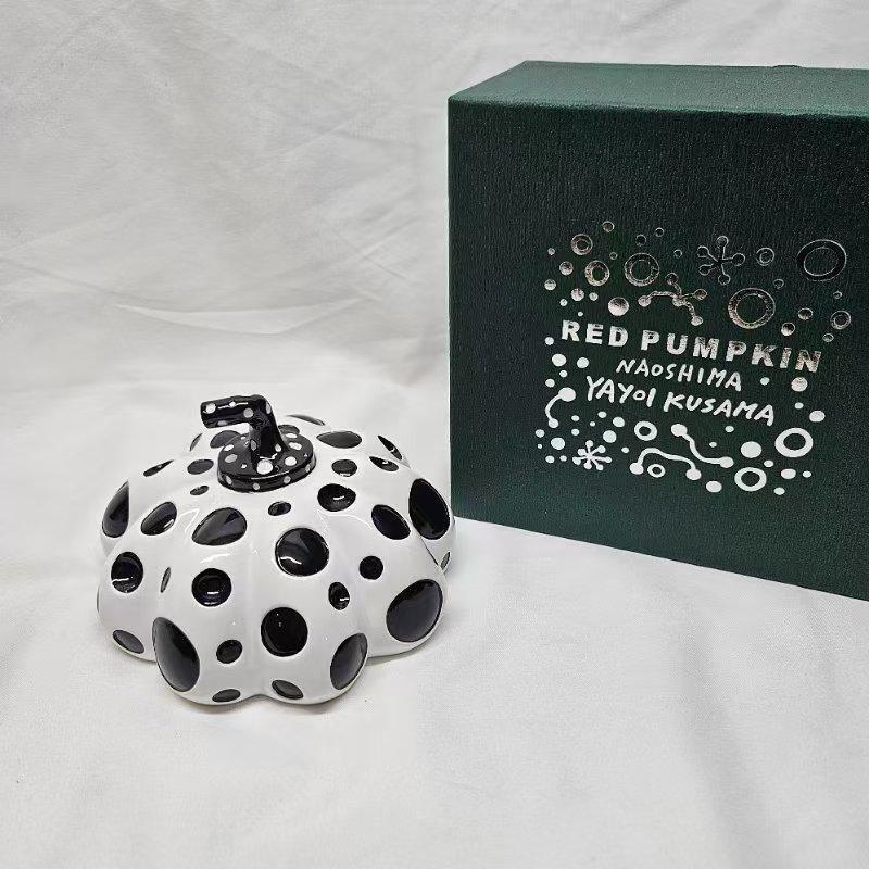 Yayoi Kusama Naoshima Pumpkin White & Black W/BOX F/S FEDEX Yayoi Kusama Naoshima Pumpkin White & Black W/BOX F/S FEDEX
