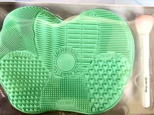 Cleaning Mat Scrubber W/ Makeup Brush Silicone For Curling/Flat Iron Pad NIB