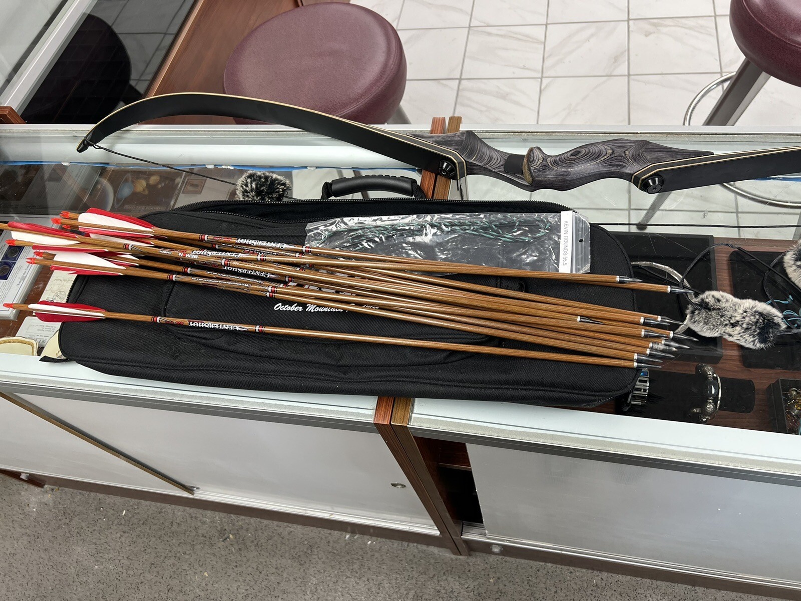 Right Hand Recurve Bow Adult Wooden Traditional Bow 58” Long W/arrows