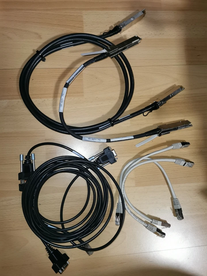 Netapp FAS2040 (NAF-0602) inkl. Kabel, LWL, Festplatten und Rackmount [12x1TB] - Bild 2 von 4