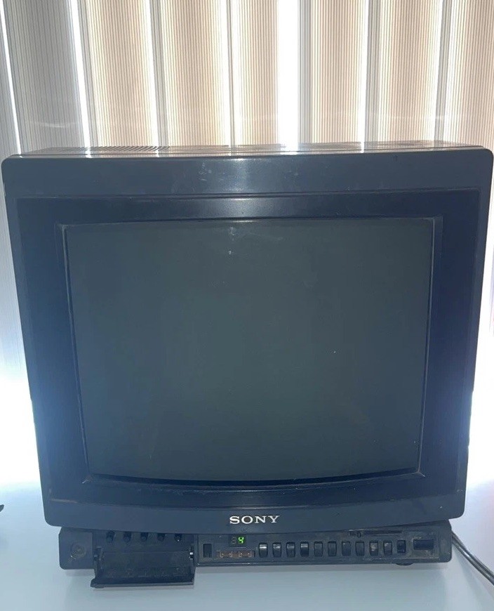Rare Sony Trinitron KV-1367 RF Only CRT Retro Gaming 13” TV 1987