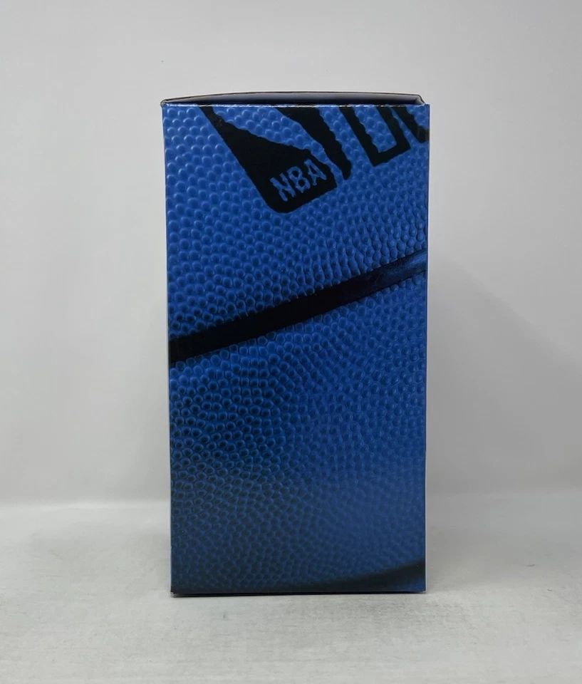 Russell Westbrook OKC Thunder NBA Legends Of “The Court” Bobblehead #35/2.013!!! Foto 4 de 4