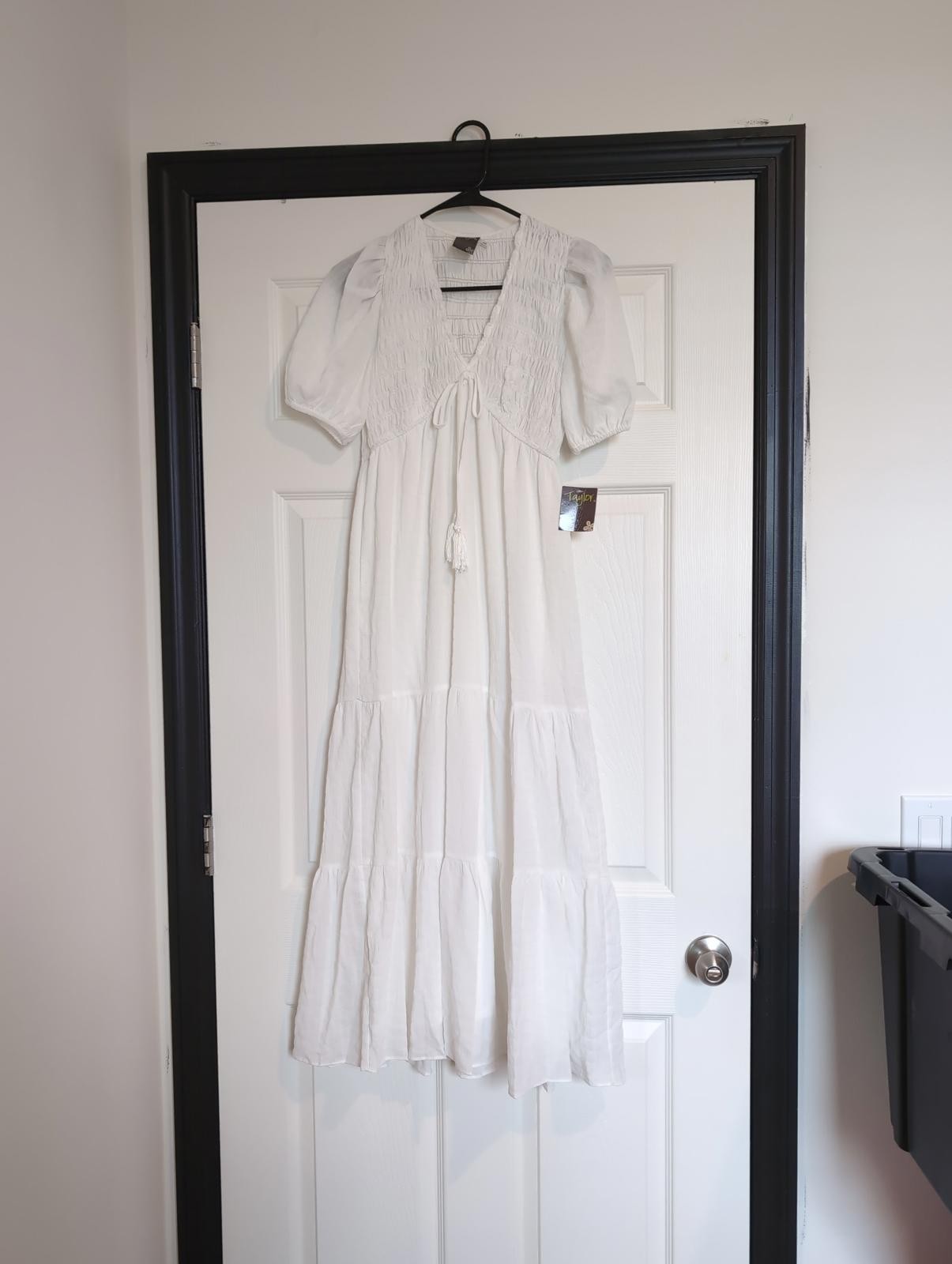 XS NWT Taylor white dress