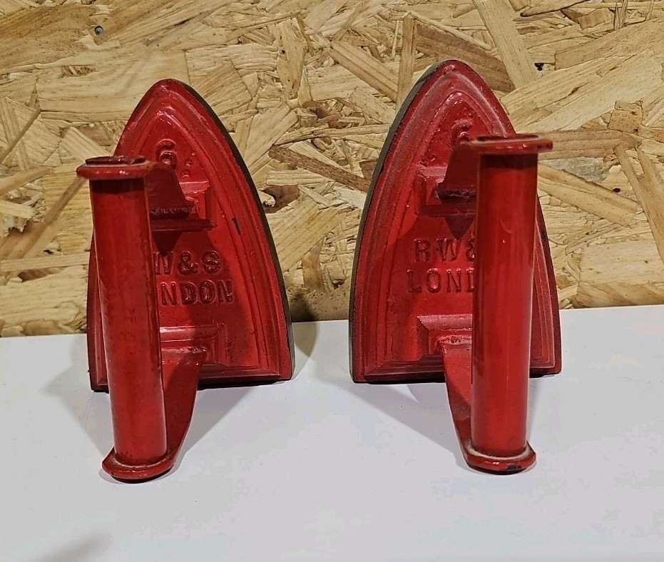 Vintage Cast Iron 'Sad Iron' Or 'Flat Iron' Pair Red RW&S London Bookends — image 4