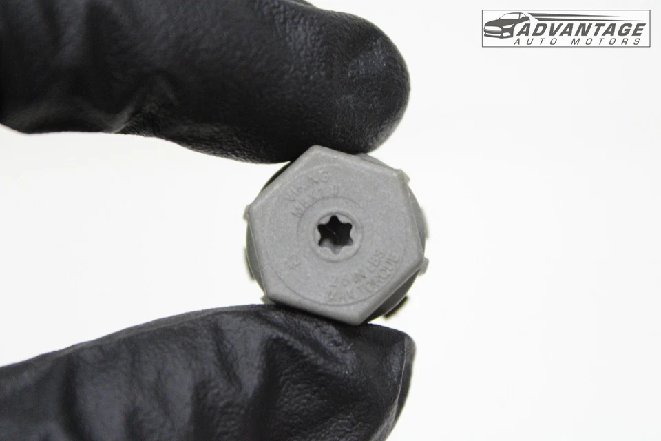 Chevrolet Camaro 2016-24 2,0 L L L4 aire acondicionado válvula de servicio tapa inferior OEM Foto 4 de 4