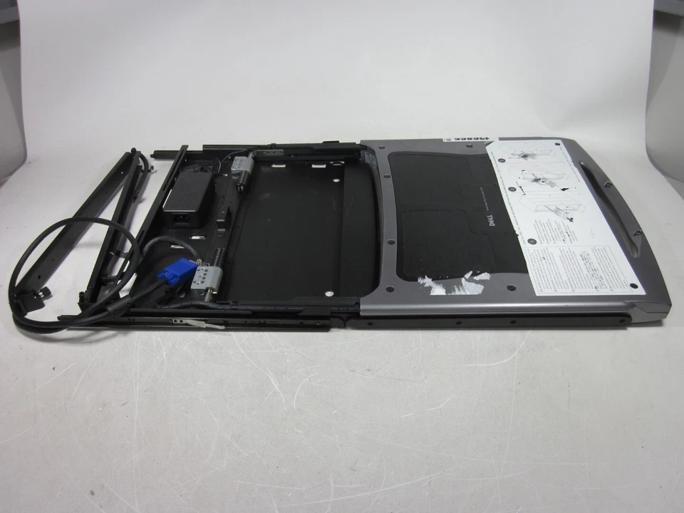 Dell PowerEdge Rack Console 15FP 15in Rackmount VGA LCD No Rails No Keyboard - Image 4 of 4