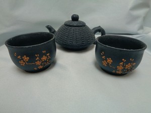 Chinese marked tea pot with 2 cups Republic Period